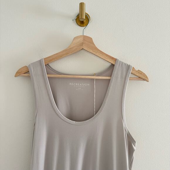 Sporty light grey dress with adjustable string - Picture 2 of 8